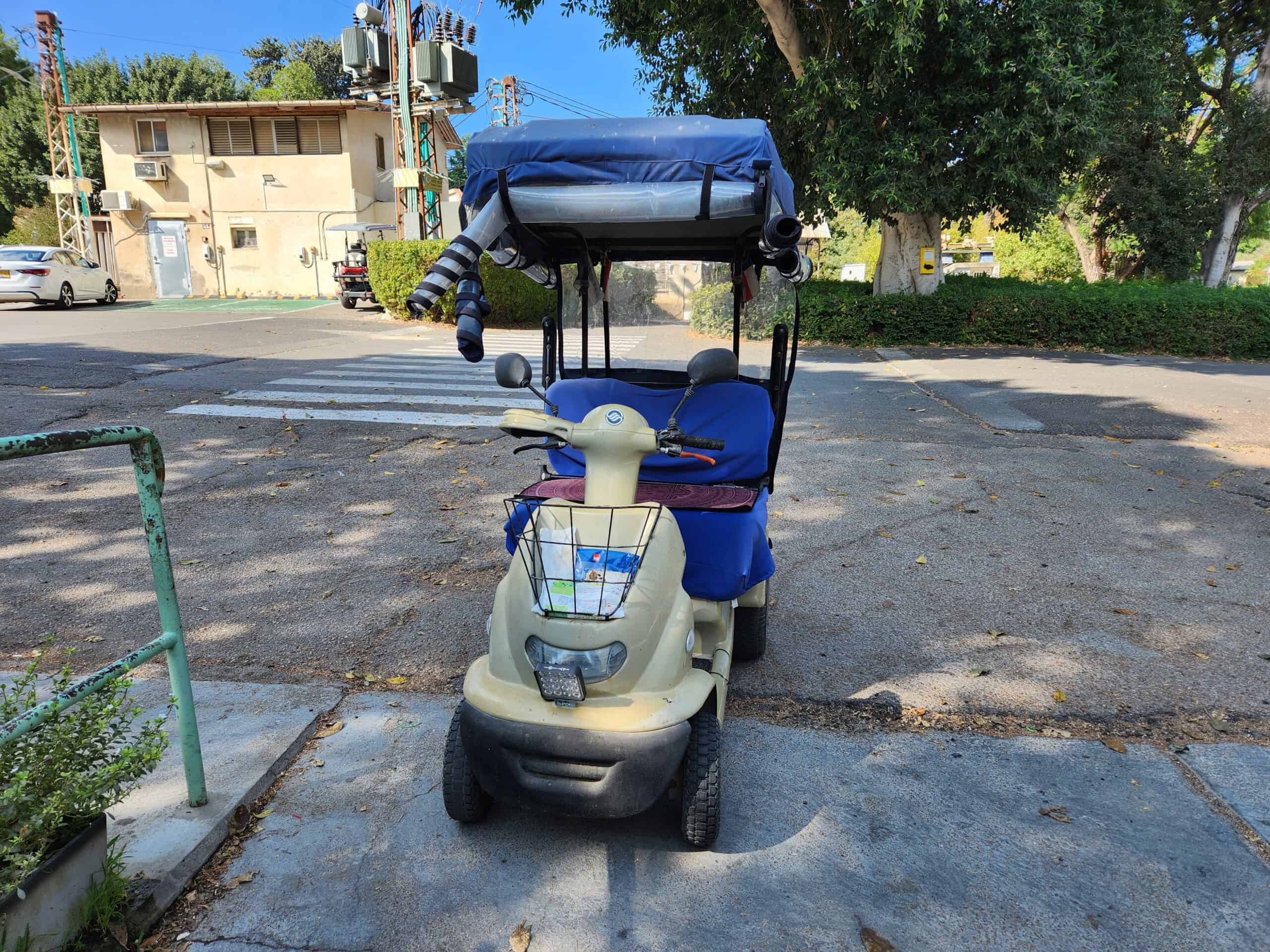 אפיקים 4 גלגלים עם שמשה במצב טוב