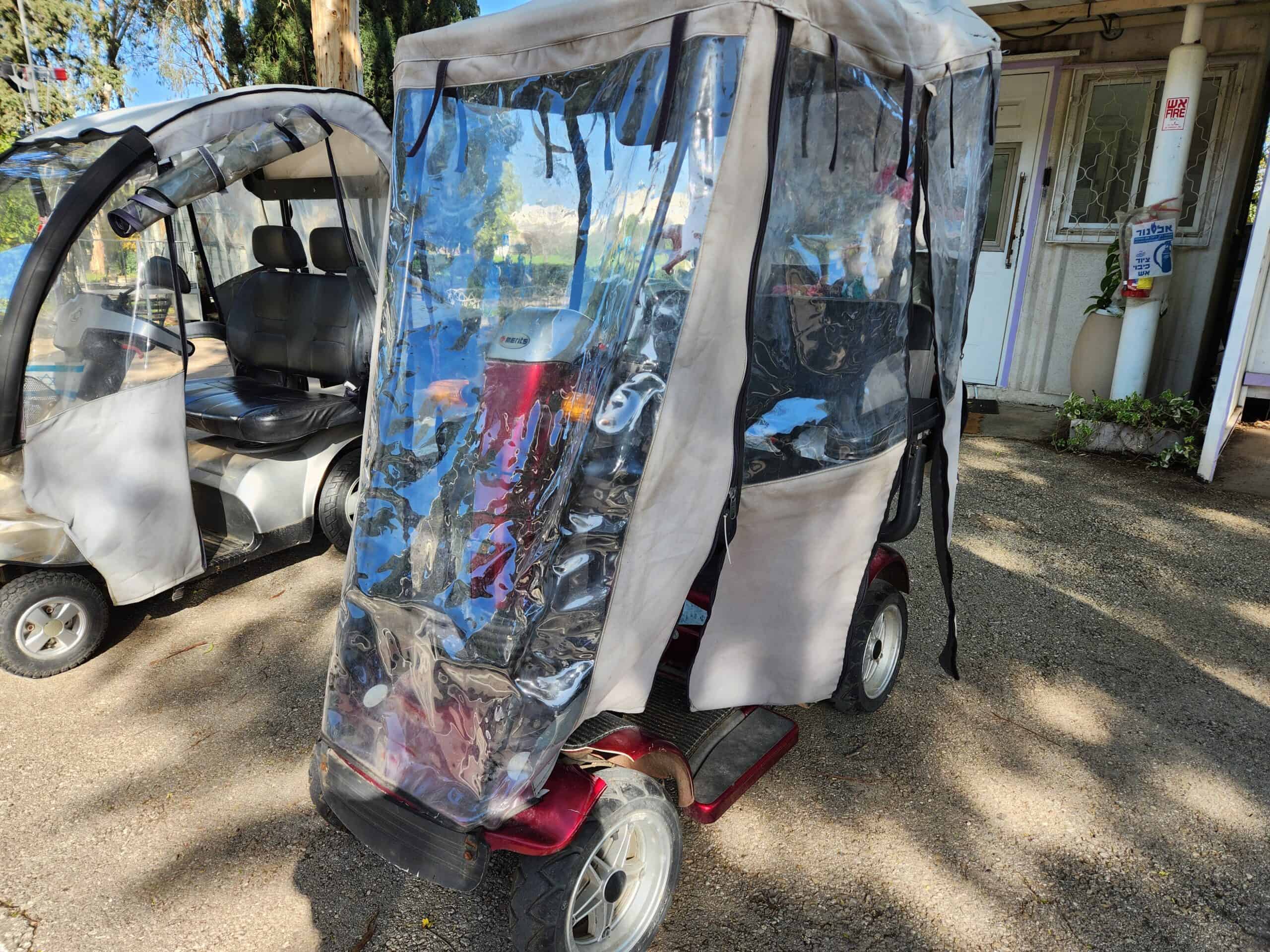 מריץ 4 גלגלים עם גג במצב טוב