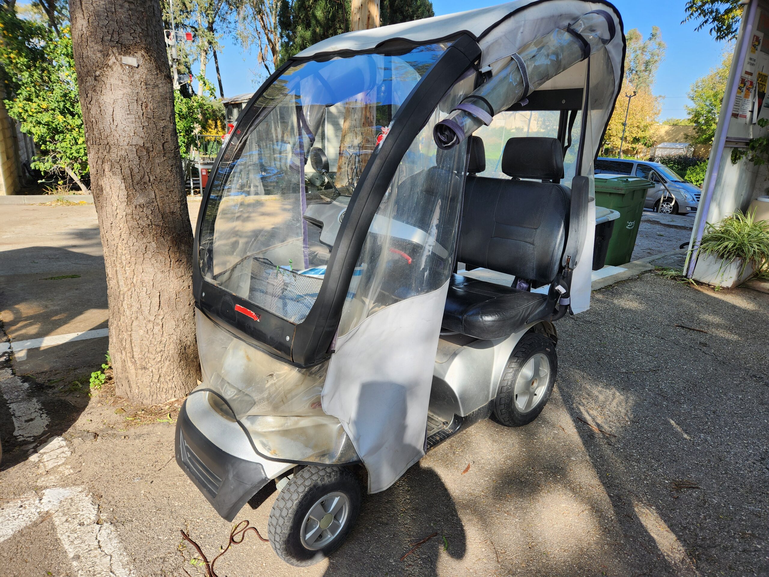 קלנועית אפיקים זוגית עם שמשה וגג