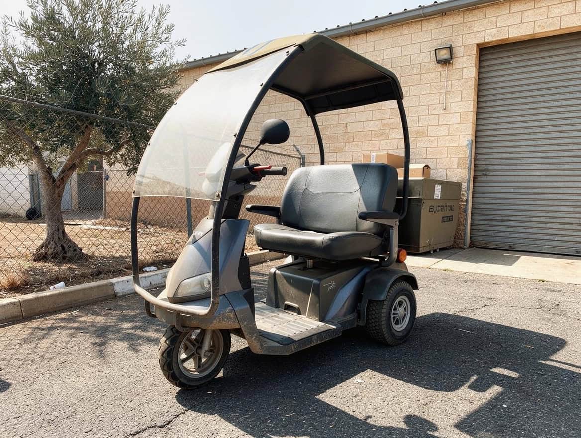 קלנועית 3 גלגלים עם גג במצב טוב